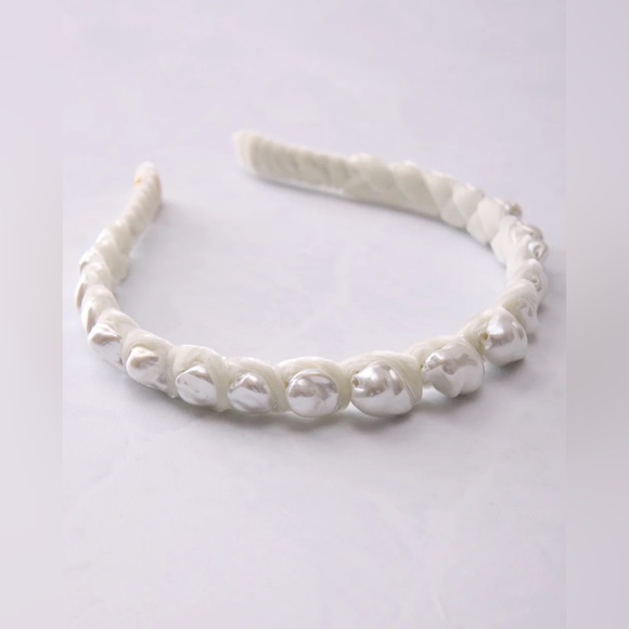 Anthropologie Lele Sadoughi Graduated Baroque Pearl Headband main image 6
